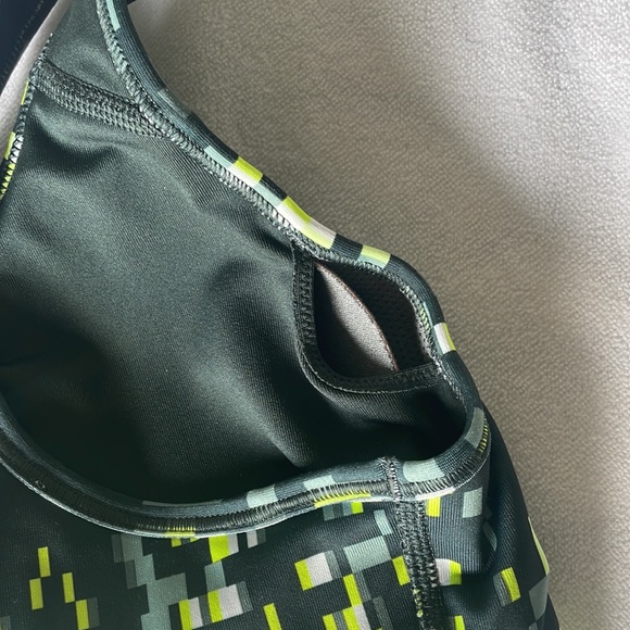 Nike dry-fit sports bra - Picture 4 of 5